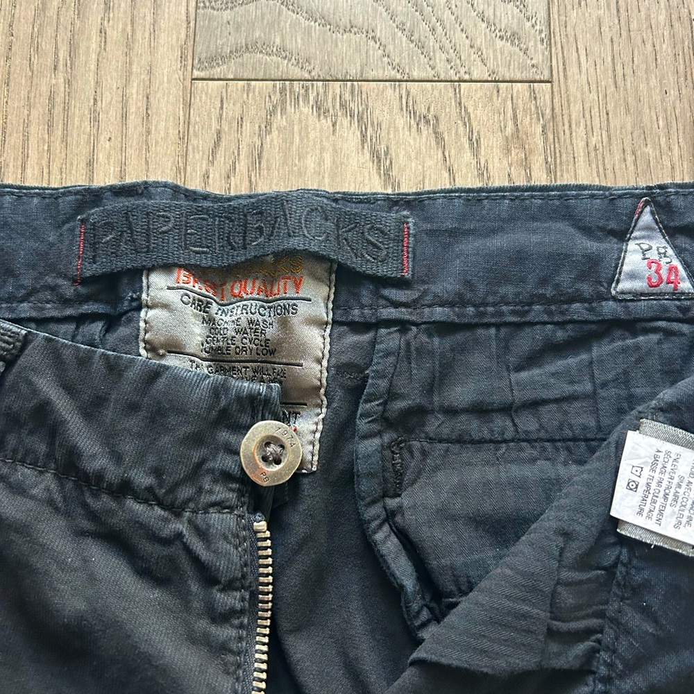 Paperback shorts - Picture 2 of 3